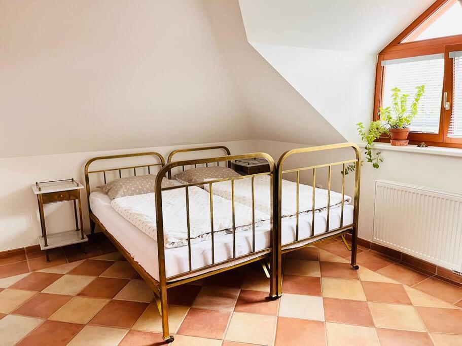 Apartman Se Zahradou 20 Minut Do Centra Prahy Ořech Exteriör bild