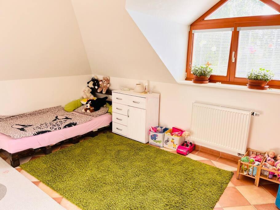 Apartman Se Zahradou 20 Minut Do Centra Prahy Ořech Exteriör bild