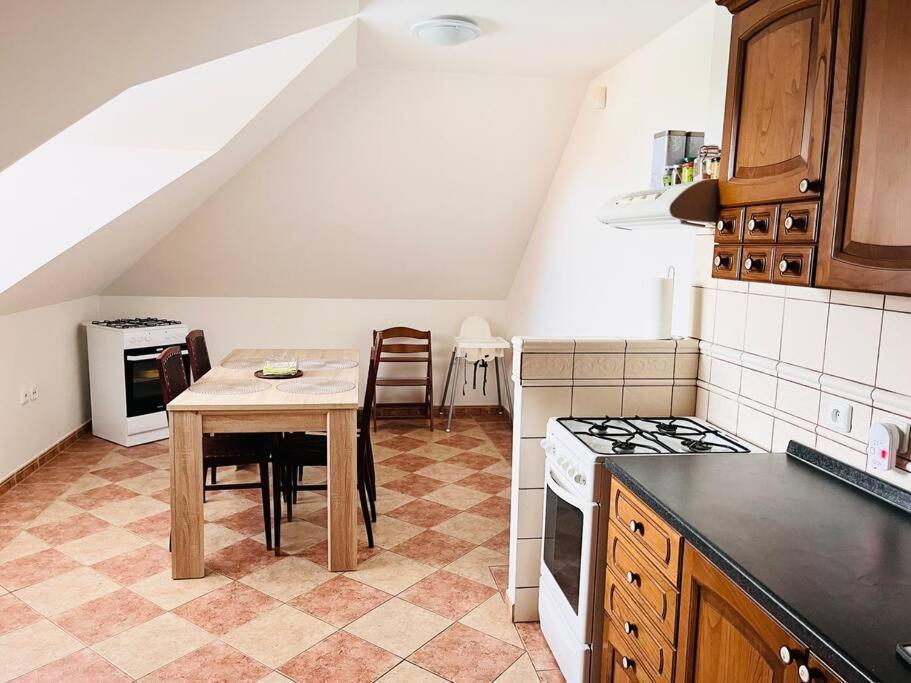 Apartman Se Zahradou 20 Minut Do Centra Prahy Ořech Exteriör bild