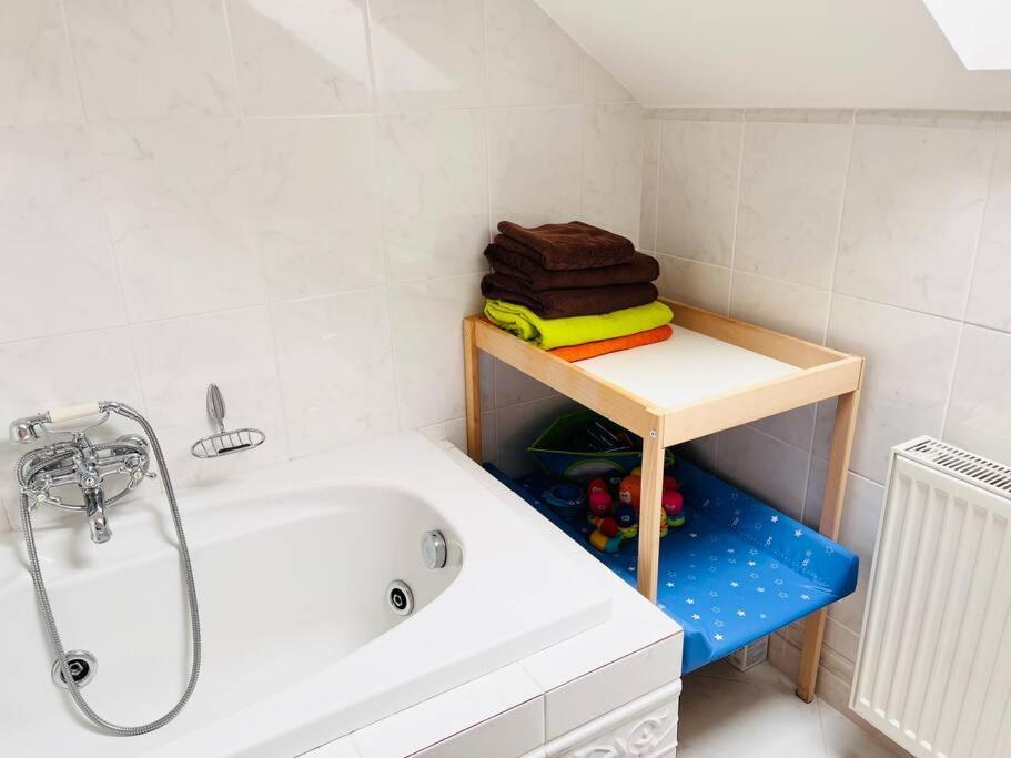 Apartman Se Zahradou 20 Minut Do Centra Prahy Ořech Exteriör bild