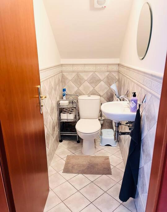 Apartman Se Zahradou 20 Minut Do Centra Prahy Ořech Exteriör bild